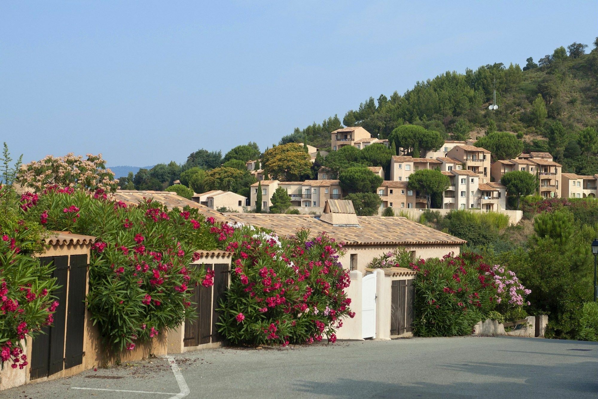 Residence Pierre & Vacances Les Terrasses Des Issambres เลอิสซ็องเบรอ ภายนอก รูปภาพ